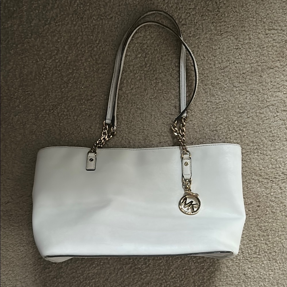 Michael Kors White Shoulder Bag with Textured Surface and Gold Hardware